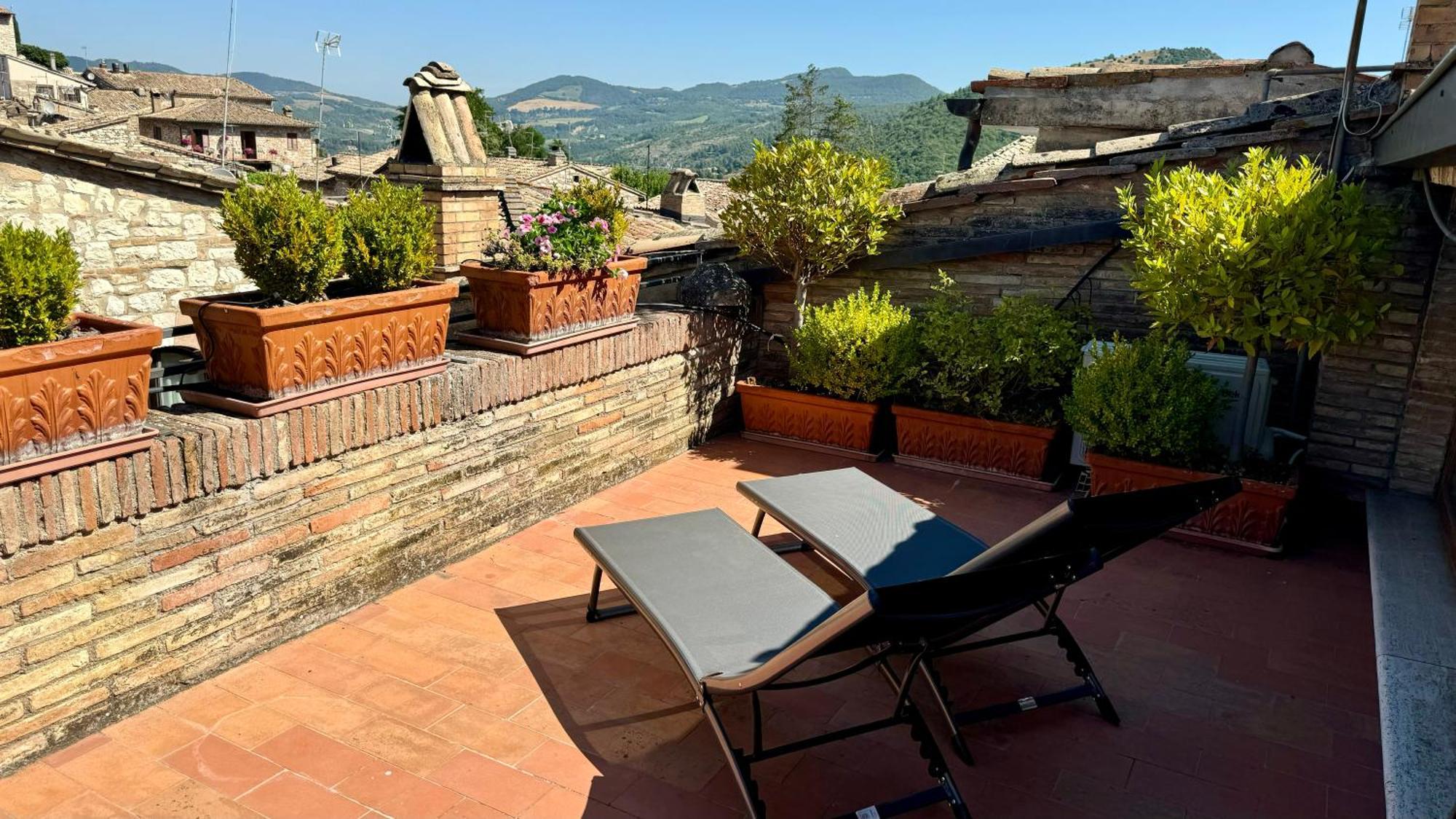 Ferienwohnung La Mansarda Assisi Exterior foto